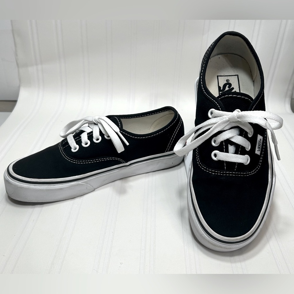 Vans Off The Wall Black and White Canvas Tennis Shoes Size Men 4.0 Women 5.5